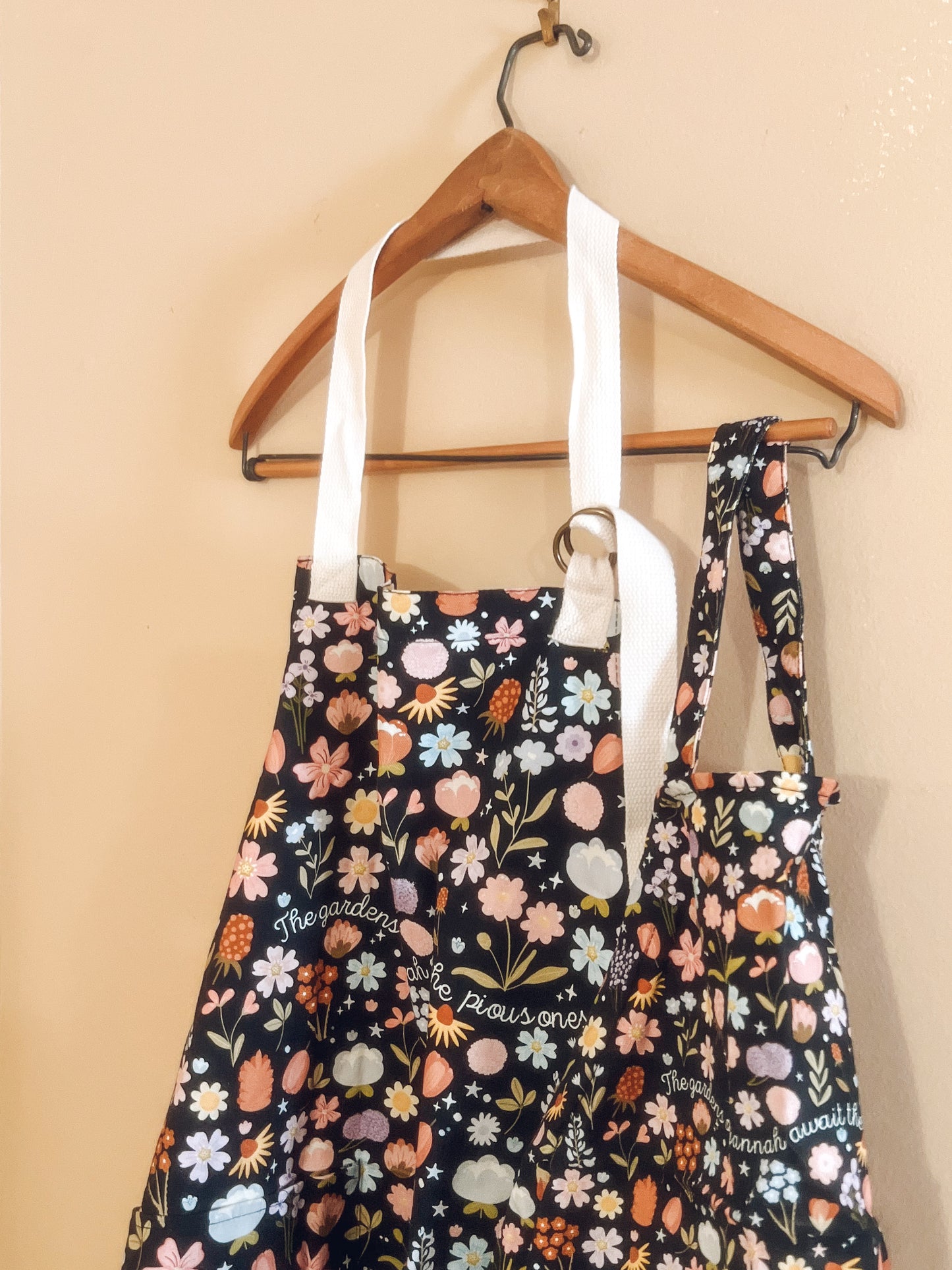 Gardens of Jannah Adult Apron